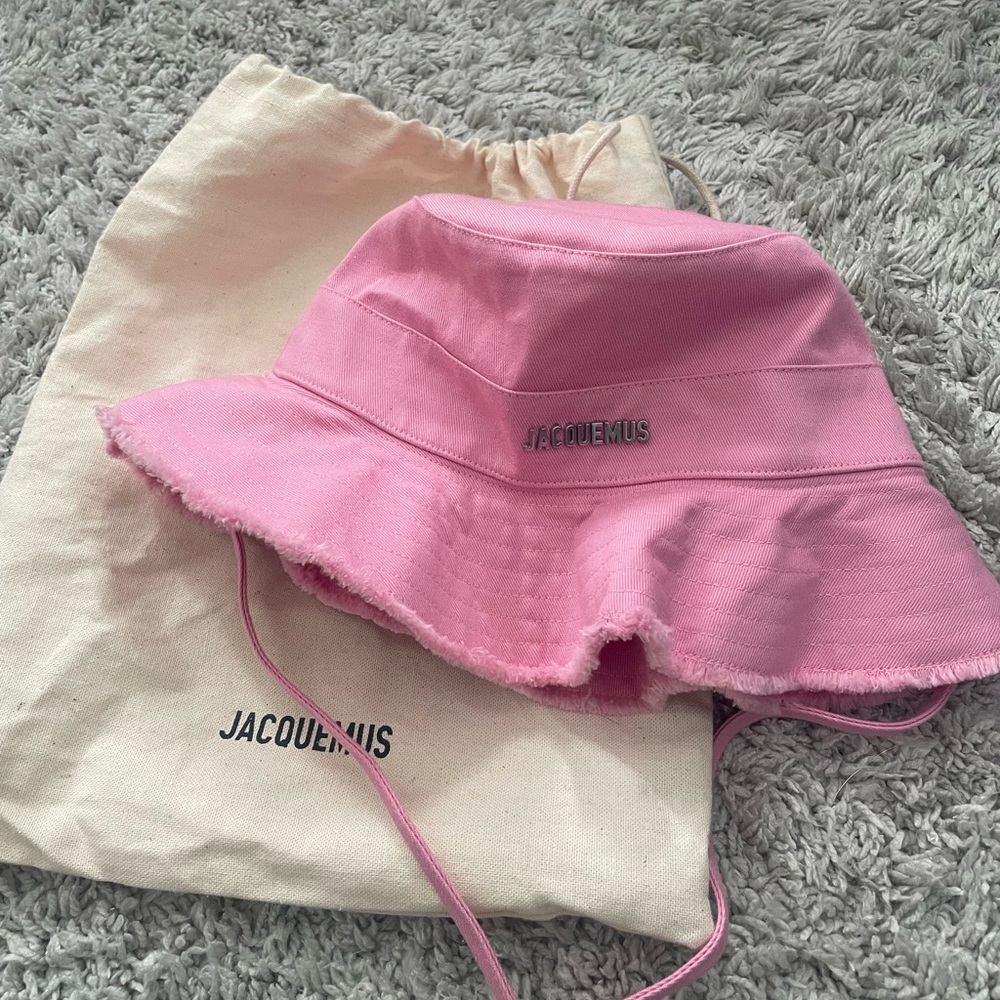 Authentic Jacquemus Le bob Artichaut
Size: 58
Color: Light pink
